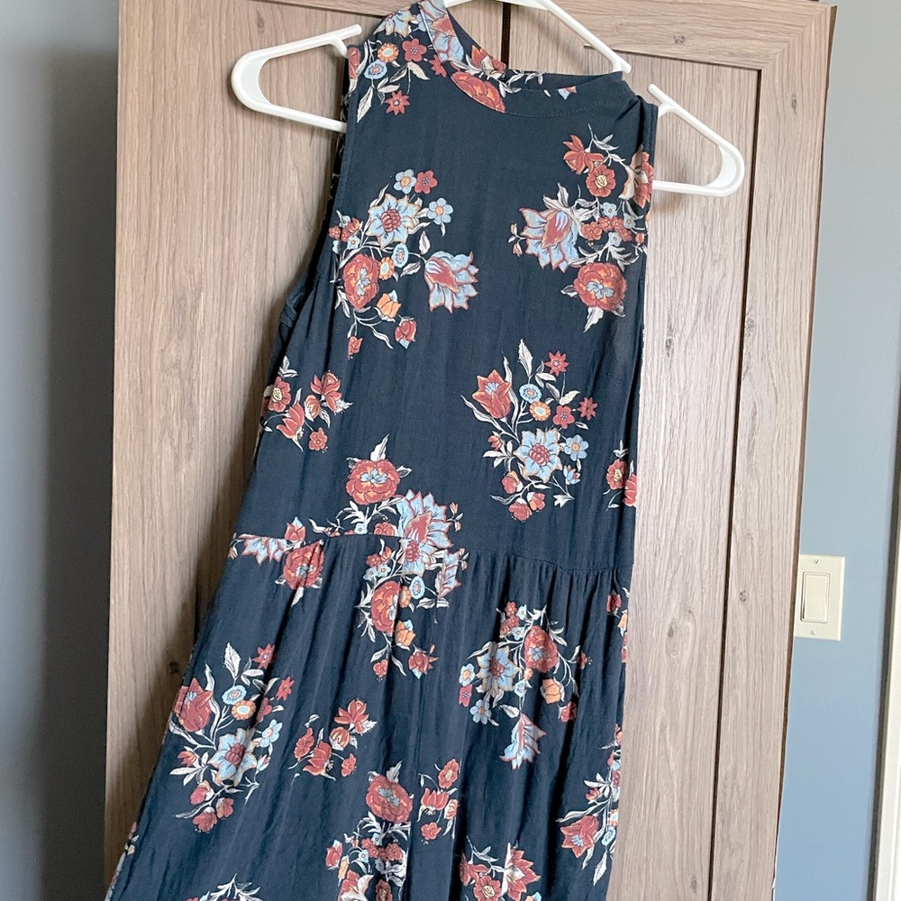 Target floral romper. Open back. Size S